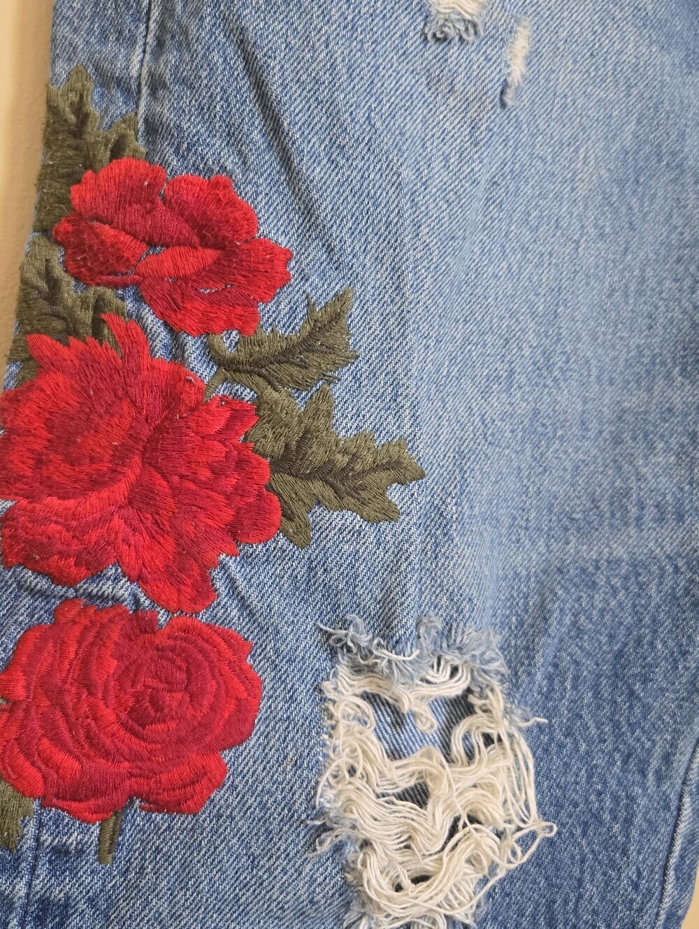 Levi's 501 Rose Embroidered Straight Leg Distressed Ankle Jeans size 27x26 - Picture 3 of 8